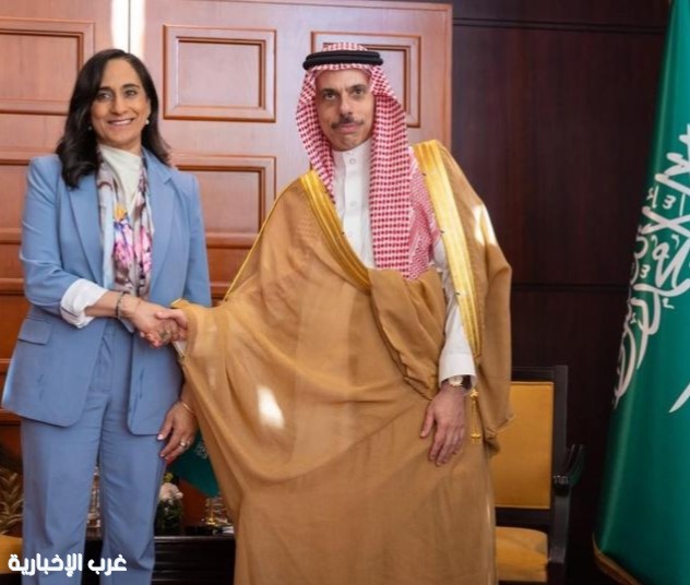سمو وزير الخارجية يلتقي وزيرة خارجية كندا