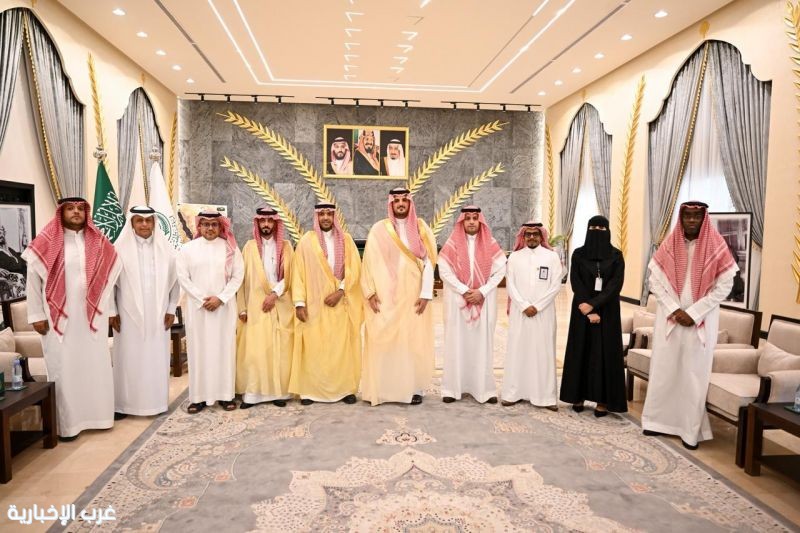 الأمير فواز بن سلطان يسلم  شهادة الامتثال لمنشآت التدريب التقني والمهني بالطائف