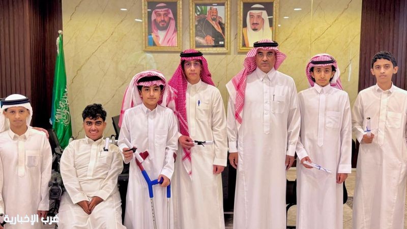مدير تعليم الطائف يقف على سير الاختبارات بمتوسطة الجزيرة ويشيد بالجهود المبذولة