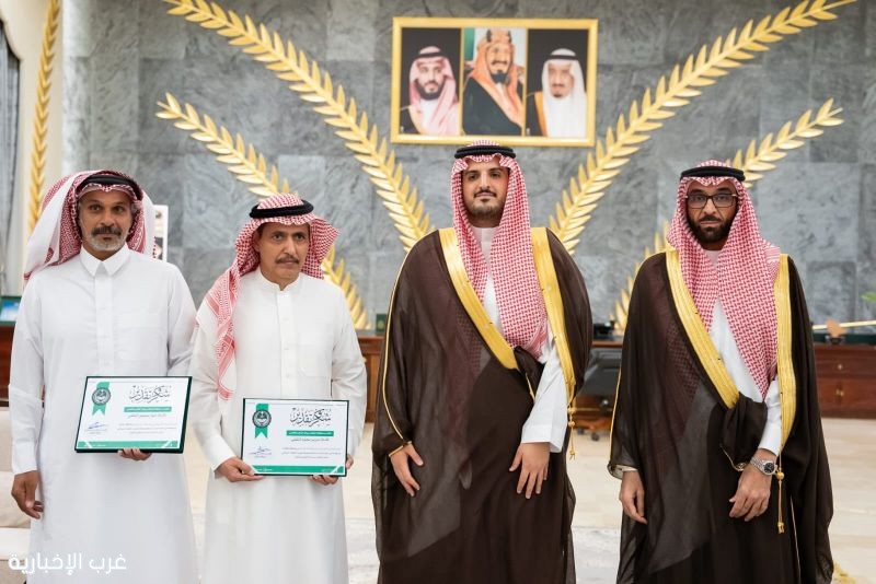 محافظ الطائف يكرم مبادرة اللوز البلدي