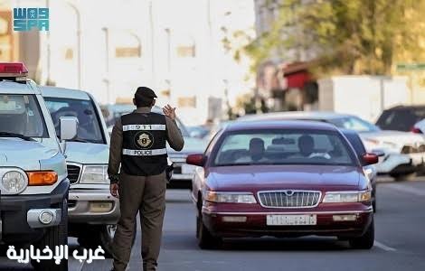 «المرور» يدعو قائدي المركبات للالتزام بالمسارات المحددة تعزيزاً للسلامة المرورية