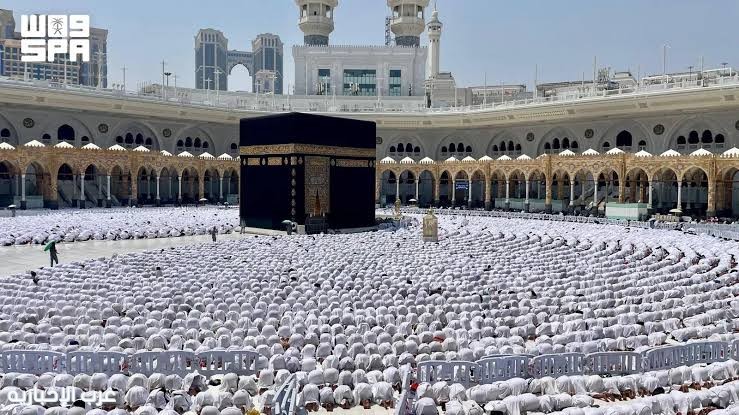 بأيدي كفاءات سعودية: معهد "وِرث" يُنجز أدوات غسل الكعبة المشرفة لعام 1448هـ في 300 ساعة عمل
