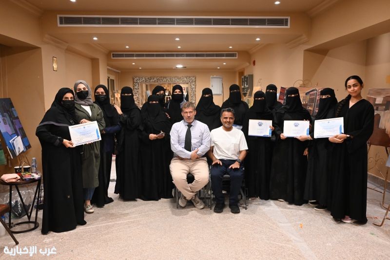 ورشة عن الاتجاهات المعاصرة في الرسم بأدبي جدة