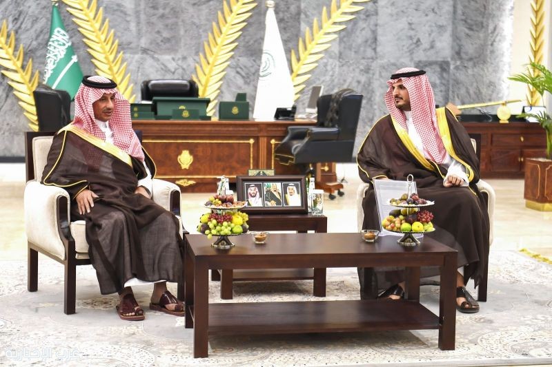 محافظ الطائف يستقبل وزير السياحة ويشهد توقيع مذكرة لإنشاء وجهة تجارية وترفيهية بالمحافظة