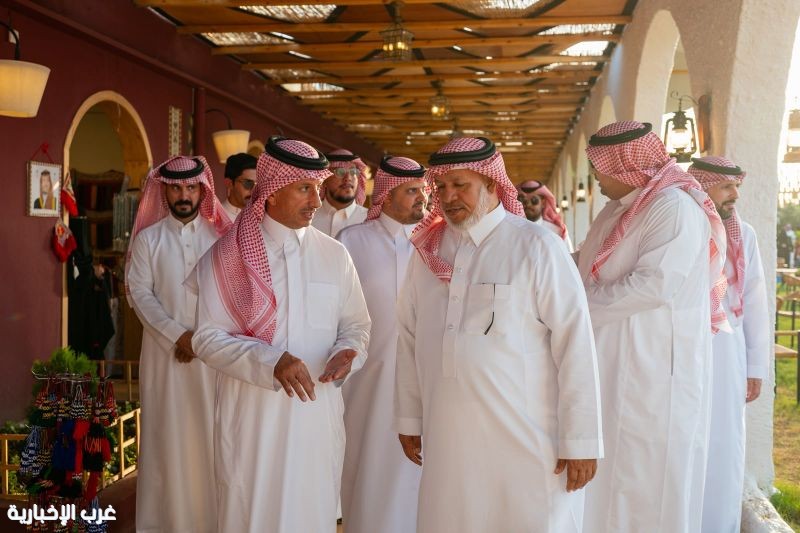 وزير السياحة يزور الطائف.. وجولات ميدانية تواكب برنامج الصيف وزير السياحة يزور الطائف.. وجولات ميدانية تواكب برنامج الصيف