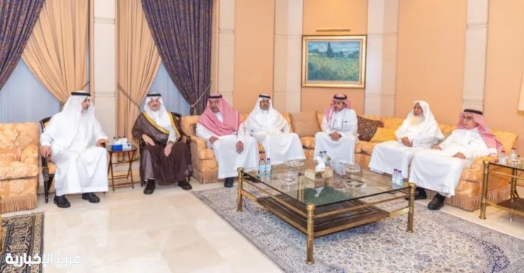 أمير المنطقة الشرقية يقدم التعازي لأسرة القريشي أمير المنطقة الشرقية يقدم التعازي لأسرة القريشي