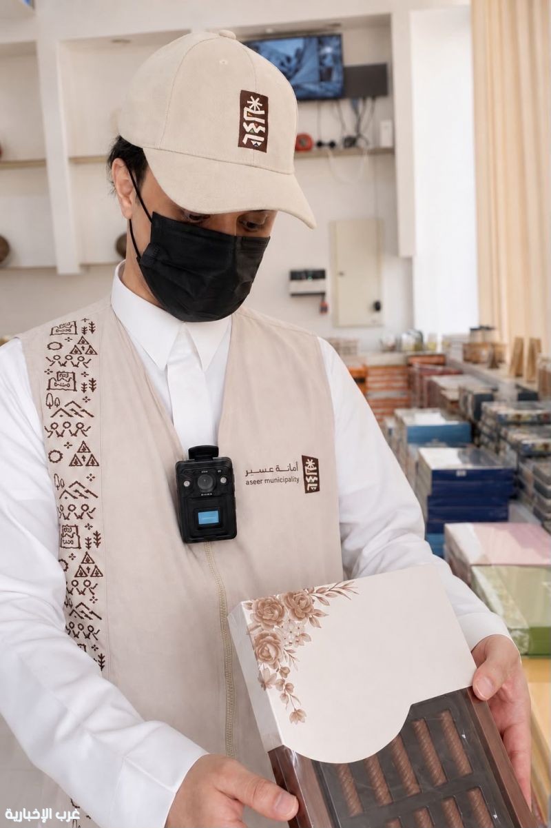 أمانة عسير تبدأ استخدام كاميرات الجسم لتوثيق الزيارات الرقابية وتعزيز الشفافية أمانة عسير تبدأ استخدام كاميرات الجسم لتوثيق الزيارات الرقابية وتعزيز الشفافية
