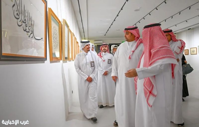 نائب وزير السياحة يزور دار عوضة بالأطاولة ويطّلع على معرض الخط العربي