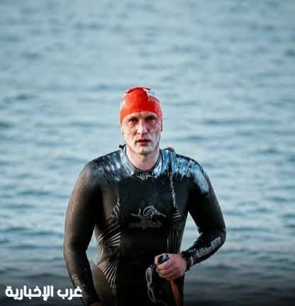 السباح البولندي كوبكوفسكي يصبح أول شخص يعبر بحر البلطيق