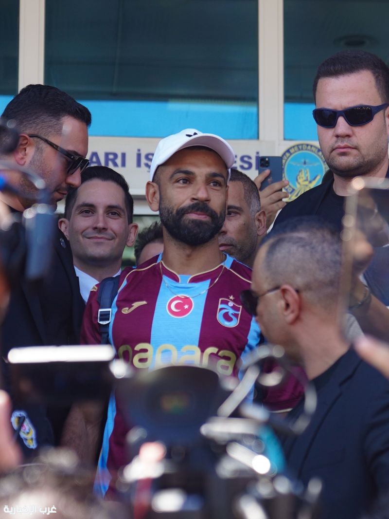 لإتمام الصفقة.. محمد صلاح يصل تركيا بقميص طرابزون