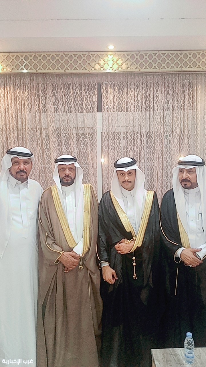 أحمد علي الشمري يحتفل بزفافه بحضور الأهل والأصدقاء.. والوابصي يحيي الأمسية بقصائد احتفالية أحمد علي الشمري يحتفل بزفافه بحضور الأهل والأصدقاء.. والوابصي يحيي الأمسية بقصائد احتفالية