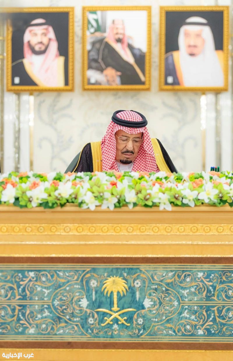 خادم الحرمين الشريفين يرأس جلسة مجلس الوزراء في جدة