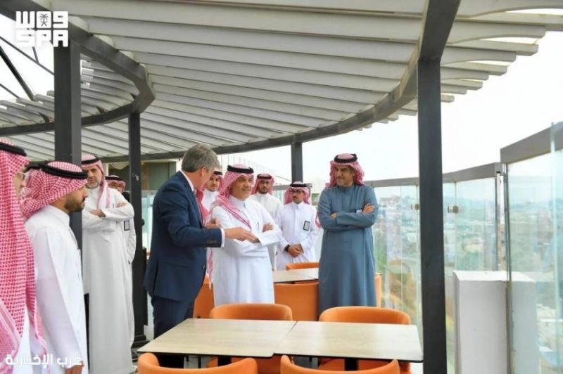أمير عسير يستقبل وزير الاستثمار لبحث الفرص التنموية وتعزيز البيئة الاستثمارية بالمنطقة
