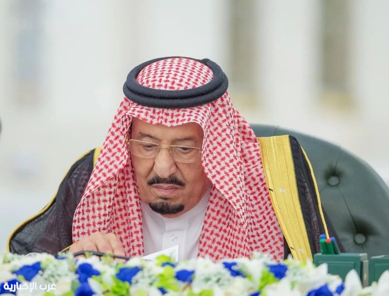 خادم الحرمين الشريفين يرأس جلسة مجلس الوزراء في جدة