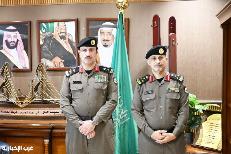 مدير شرطة العاصمة المقدسة  اللواء مشبب القحطاني يقلد العميد مهدي بن حسن المباركي رتبته الجديده.