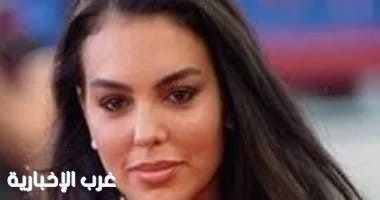جورجينا تبهر جمهور فينيسيا بعد زواجها من رونالدو.. بدلة جريئة تخطف الأضواء