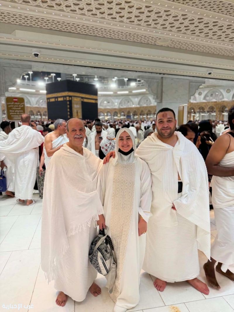 الدكتورة إنجى صبرى شاهين نجلة الإعلامية منال عبد السلام تؤدي مناسك العمرة