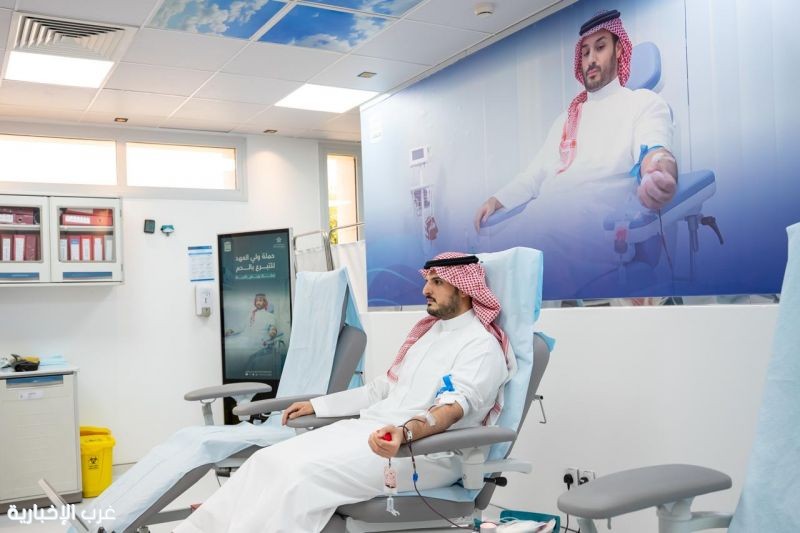 محافظ الطائف يترجم دعمه للحملة الوطنية بالتبرع بالدم محافظ الطائف يترجم دعمه للحملة الوطنية بالتبرع بالدم