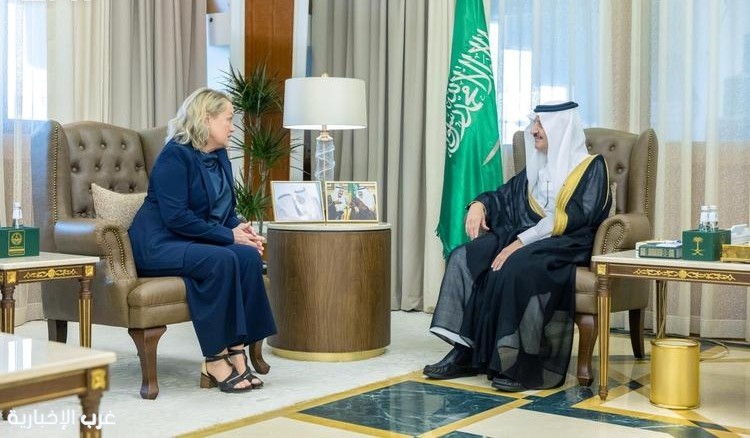 أمير الشرقية يستقبل القنصل الأمريكي لدى الظهران أمير الشرقية يستقبل القنصل الأمريكي لدى الظهران