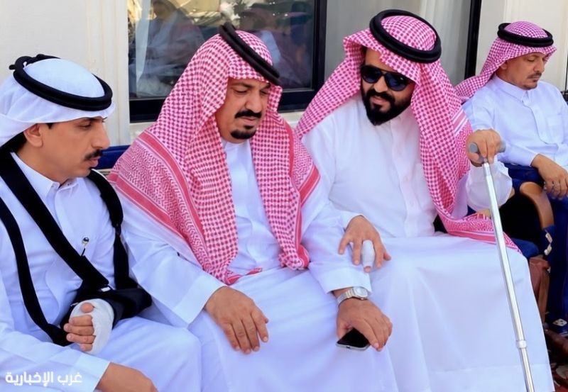 مصابا الاعتداء على مطار الملك خالد يقدّمان واجب العزاء لأسرة السراح مصابا الاعتداء على مطار الملك خالد يقدّمان واجب العزاء لأسرة السراح