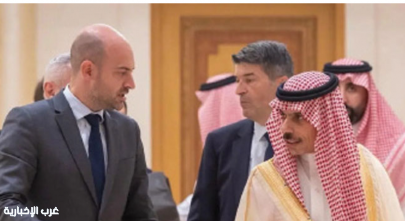 وزير الخارجية يبحث مع نظرائه بعدة دول مستجدات المنطقة وزير الخارجية يبحث مع نظرائه بعدة دول مستجدات المنطقة