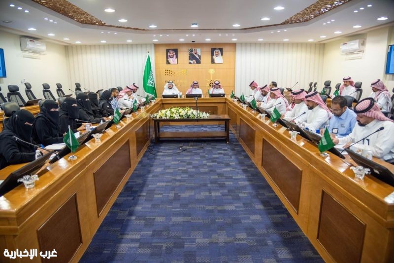 مدير عام "تعليم الطائف" يرأس اجتماع لجنة تحسين البيئة التعليمية مدير عام "تعليم الطائف" يرأس اجتماع لجنة تحسين البيئة التعليمية