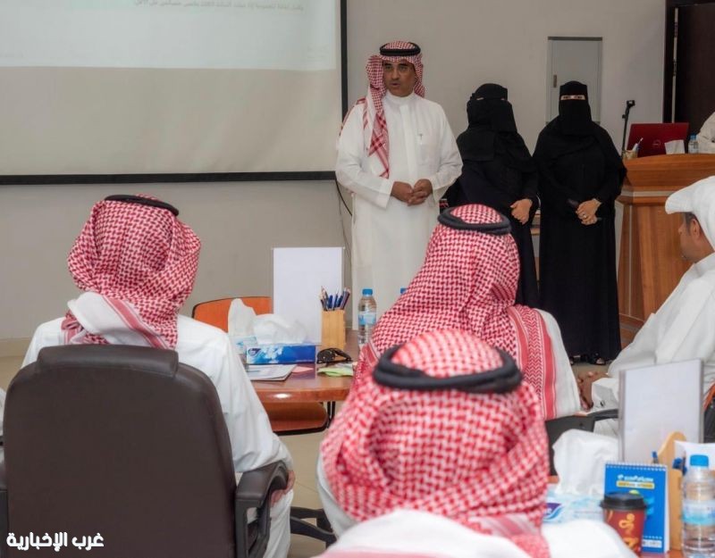 مدير تعليم الطائف  يزور مشروع تطوير الكفاءات الإدارية للمدارس بتعليم الطائف