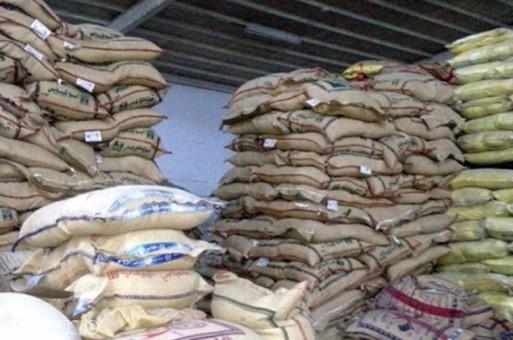 جولة ميدانية تكشف تمسّك تُجار الأرز بأسعاره القديمة رغم انخفاضه 40%