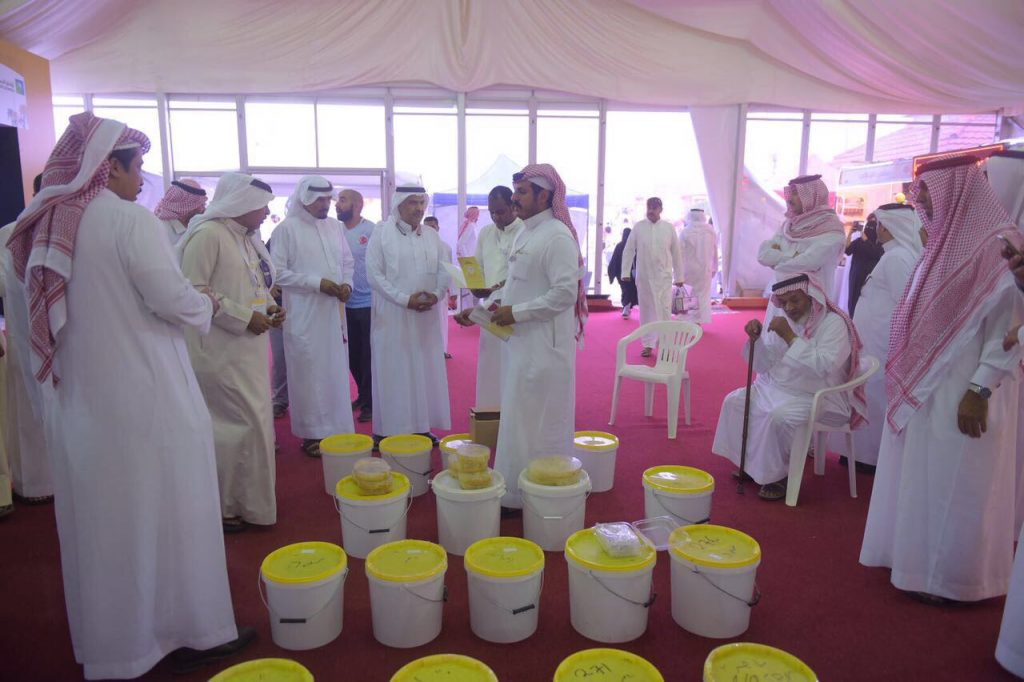 مزاد علني للعسل بمهرجان الباحة