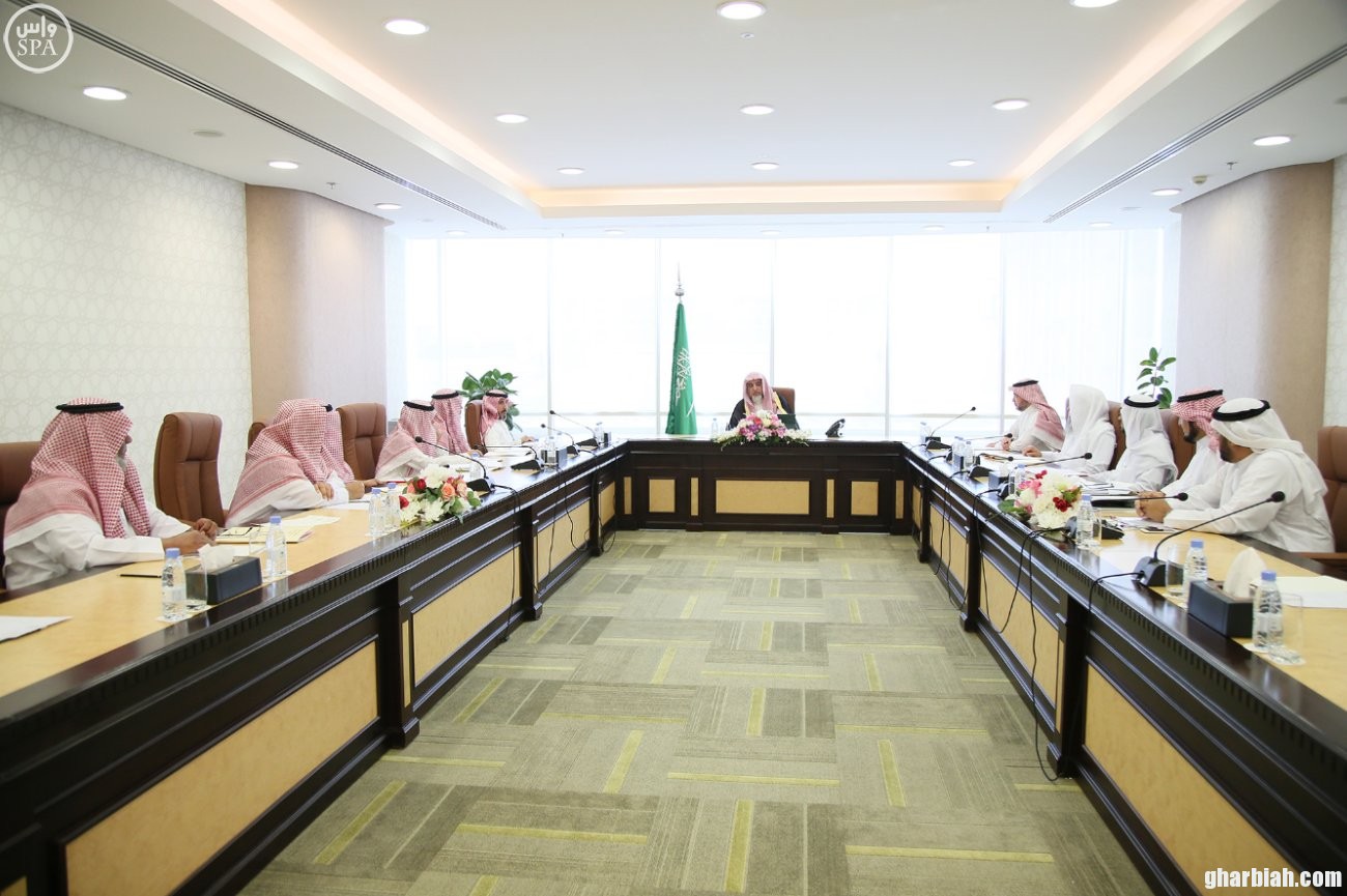 وزير الشؤون الإسلامية يرأس اجتماع اللجنة العليا لأعمال الوزارة في الحج