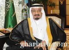 الأمير سلمان يمنح أمير الرياض نوط المعركة