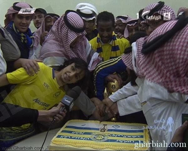 الأمير فيصل يهدي النصر لزوجته وابنه