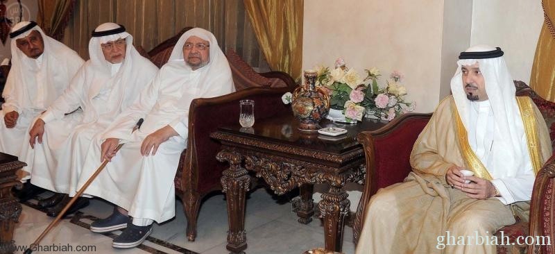  سمو أمير منطقة مكة المكرمة ينقل تعازي القيادة في وفاة أمين عطاس