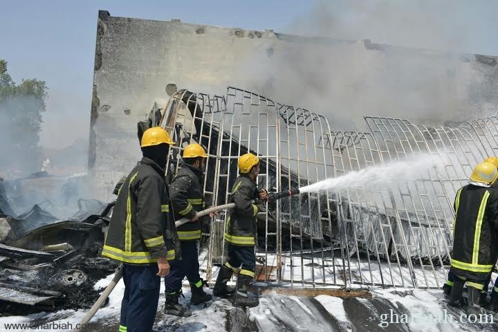 مدني مكة يباشر حريق بمحل بنشر يقع داخل محطة بمخطط المعيصم بمكة