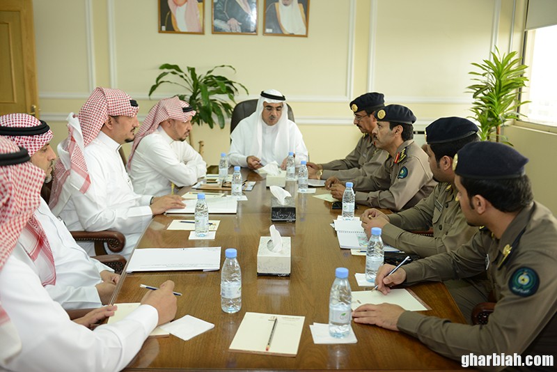 أمانة الشرقية والدفاع المدني يبحثان الية تنظيم الاستراحات غرب الدمام