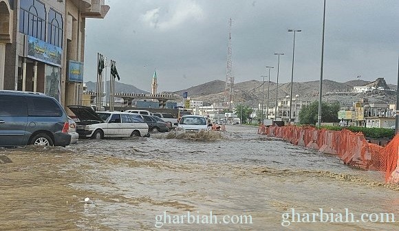 وفاة شخص في جدة بصعق كهربائي وآخر في مكة نتيجة الأمطار الغزيرة وانقاذ 41 محتجزا