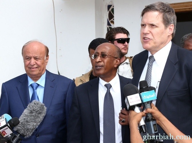 الرئيس اليمني يجتمع مع السفير الأمريكي في عدن