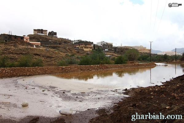 مشهد رائع لسيلٍ من بَرد في محافظة بلجرشي