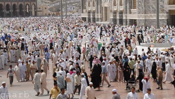 1000 مرشدة يعملن داخل المسجد الحرام