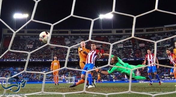 كأس إسبانيا: أتلتيكو يضع قدماً في نصف النهائي بثلاثية على إيبار