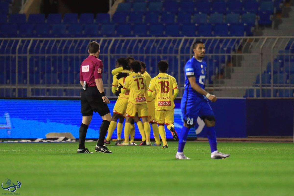 بنو قادس يفرمل الهلال