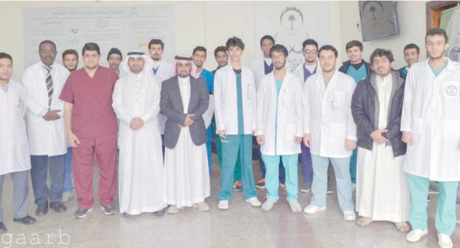 طلاب طب الباحة يزورون مركز التأهيل
