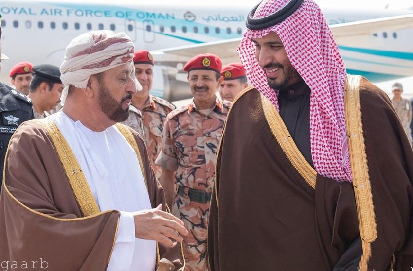 الوزير المسئول عن شئون الدفاع بسلطنة عمان يصل إلى حفر الباطن