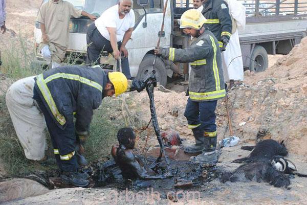 إنقاذ شخصين احتُجزا داخل مستنقع مشتقات بترولية بالرياض