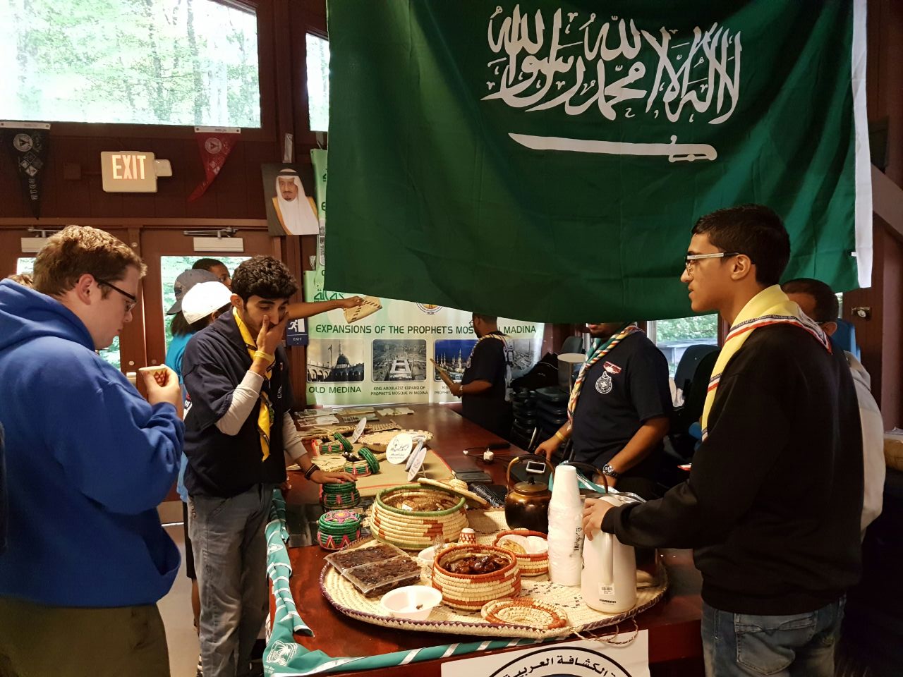 رائحة القهوة والكرم العربي تجذب المشاركين بالجامبوري الاسلامي