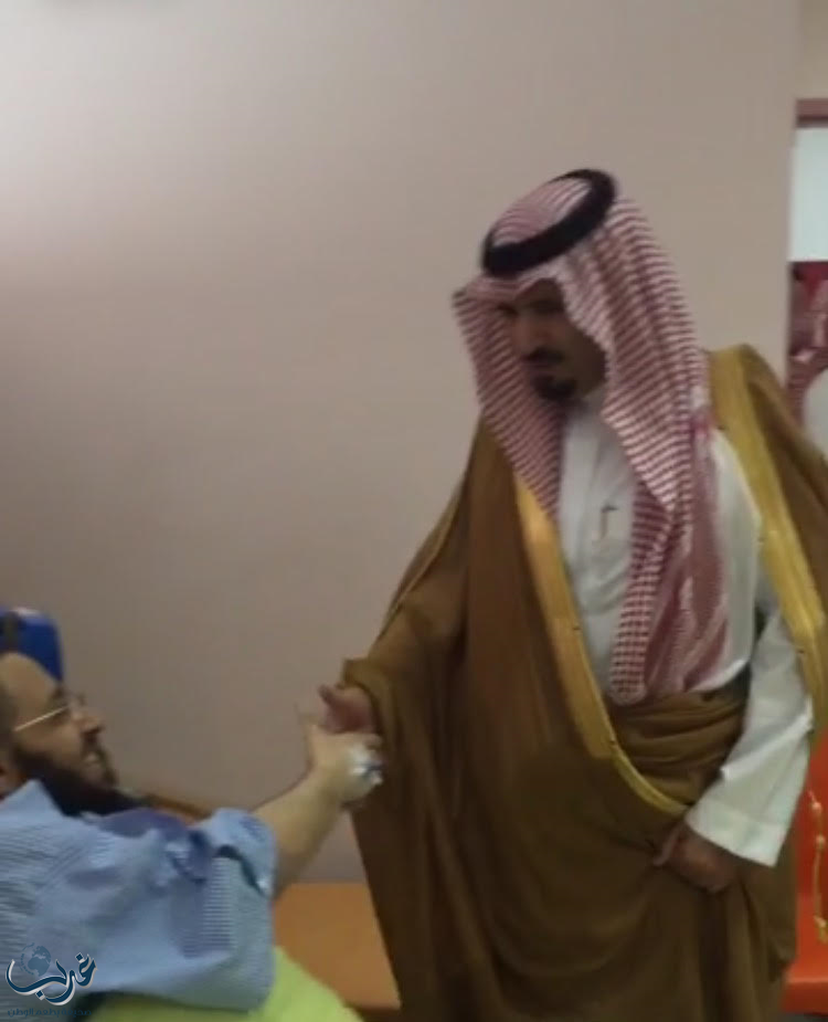 أمير الجوف يطمئن على صحة رئيس محكمة سكاكا الشيخ الزايد