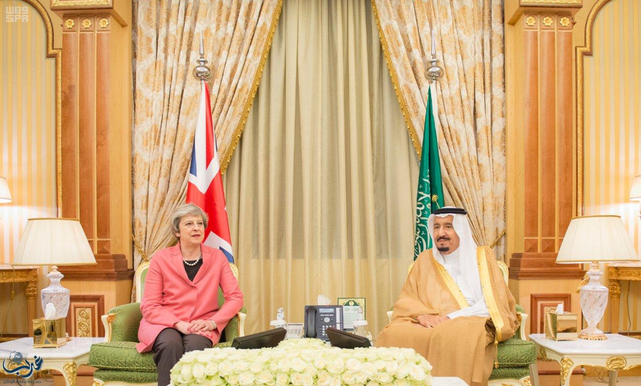 خادم الحرمين الشريفين يعقد جلسة مباحثات رسمية مع دولة رئيسة وزراء بريطانيا