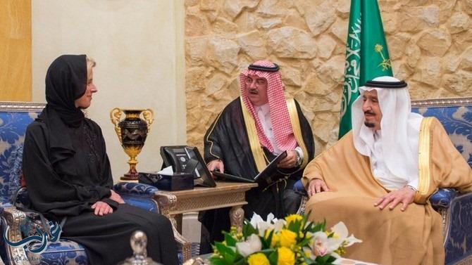 خادم الحرمين يستقبل رئيسة المجموعة السعودية البريطانية
