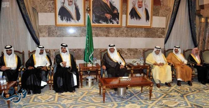 أمير مكة يستقبل المعزين في وفاة الأمير سعد الفيصل