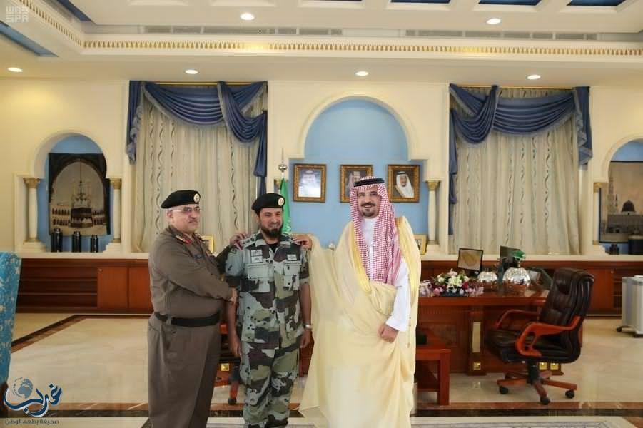 أمير منطقة الجوف يقلد قائد قوة الطوارئ بالمنطقة رتبته الجديدة